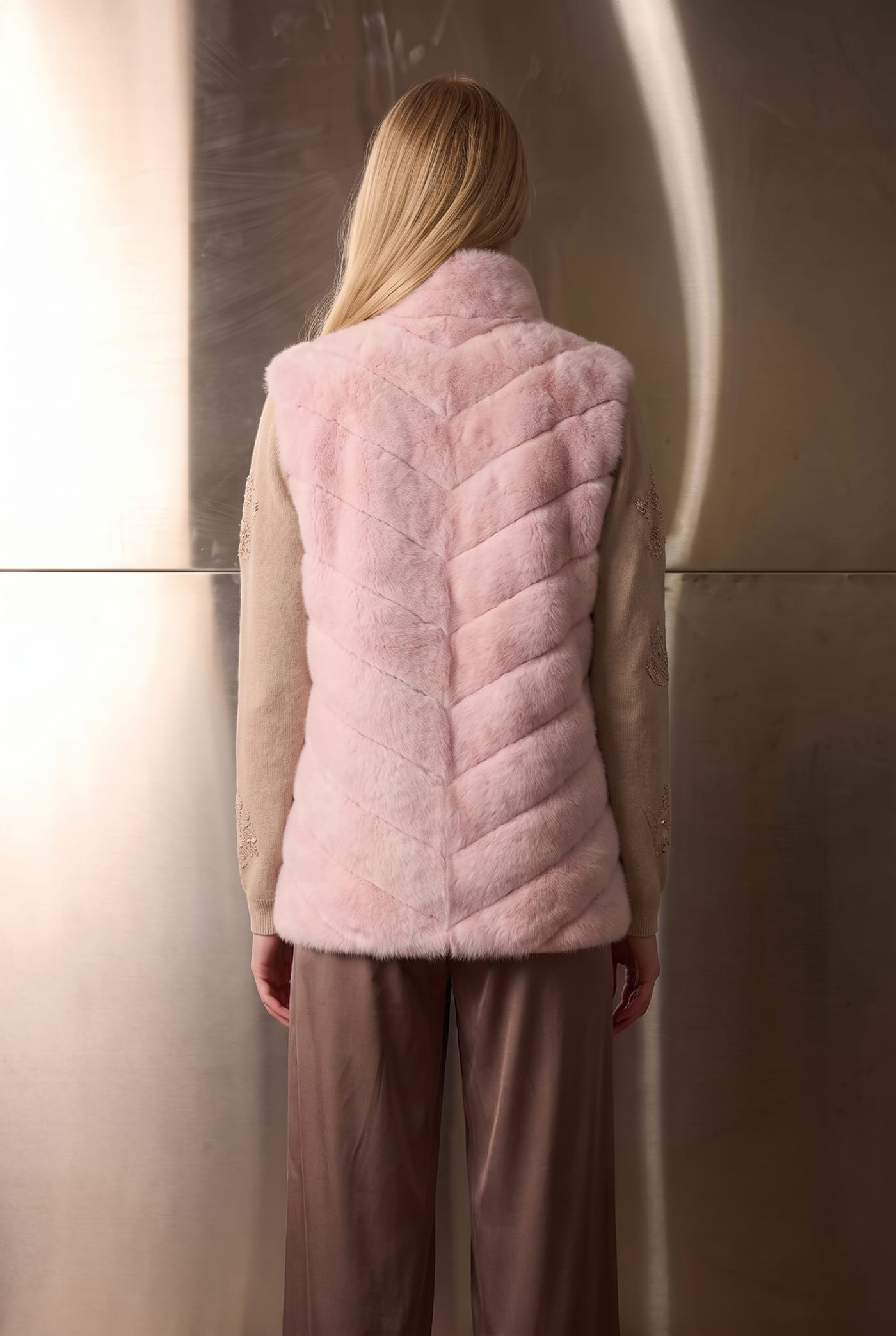 Style 20RX204 quilted gilet, back view