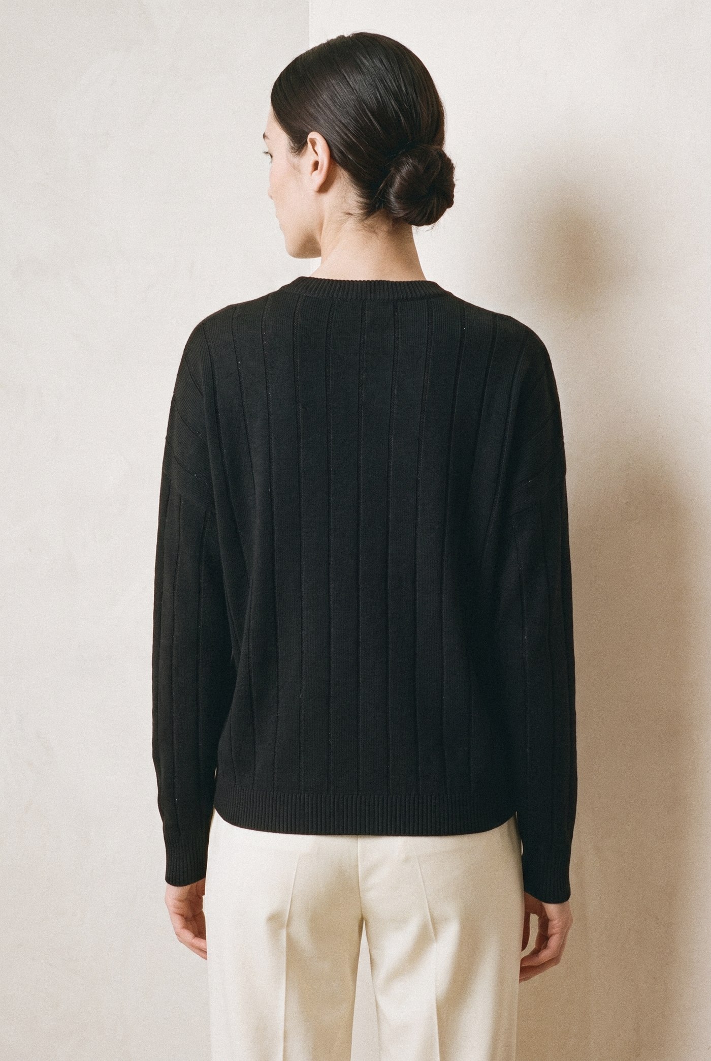 Style 237106TS black cashmere sweater, back view