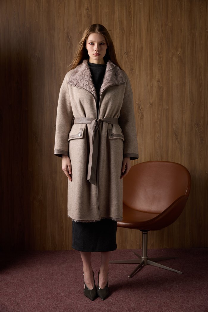 Reversible belted coat, reversed to the cashmere side
