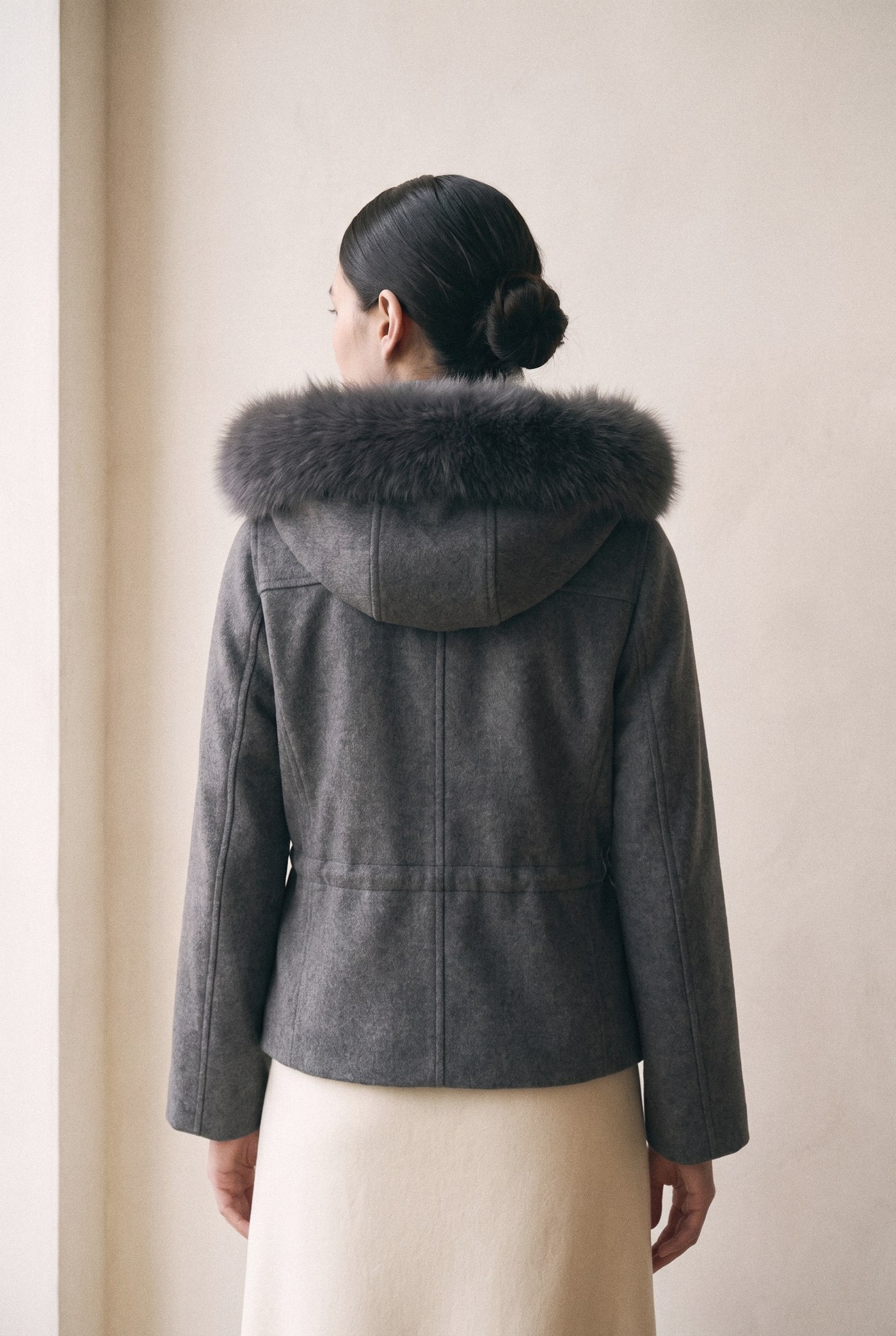 Style VICTORIA grey mini parka, back view