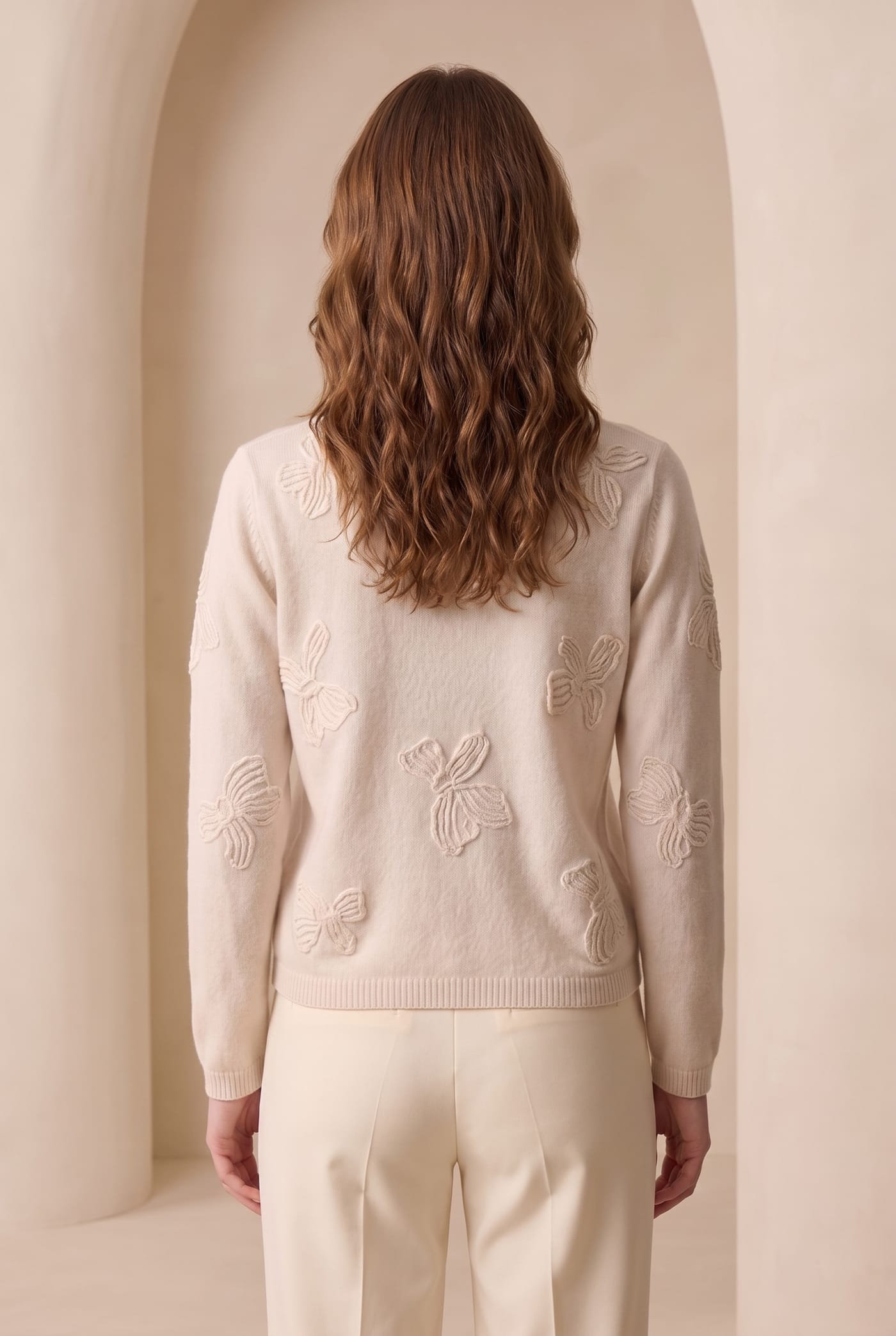 Style YRL568 cashmere sweater, back view