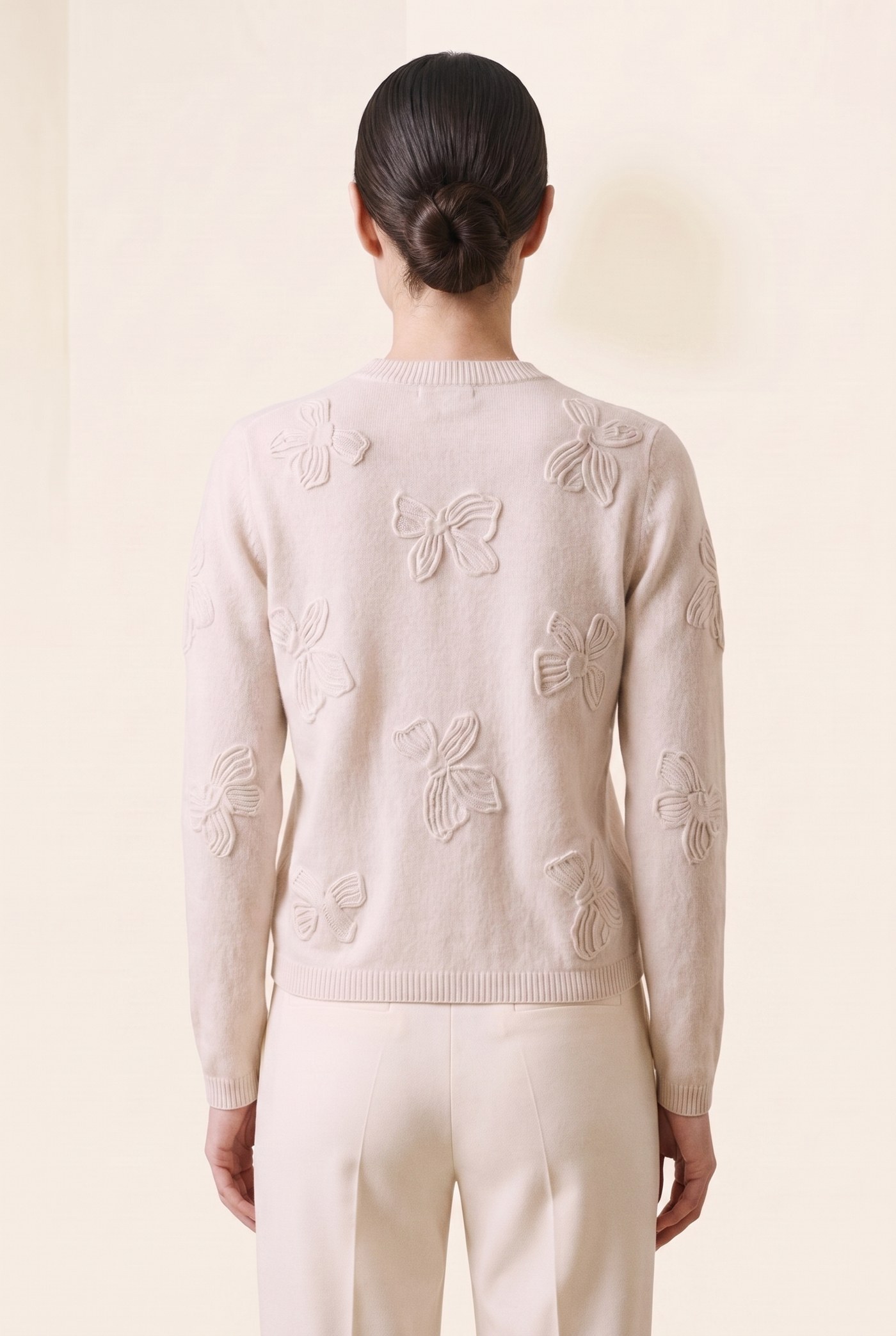 Style YRL568 white bow-motif sweater, back view