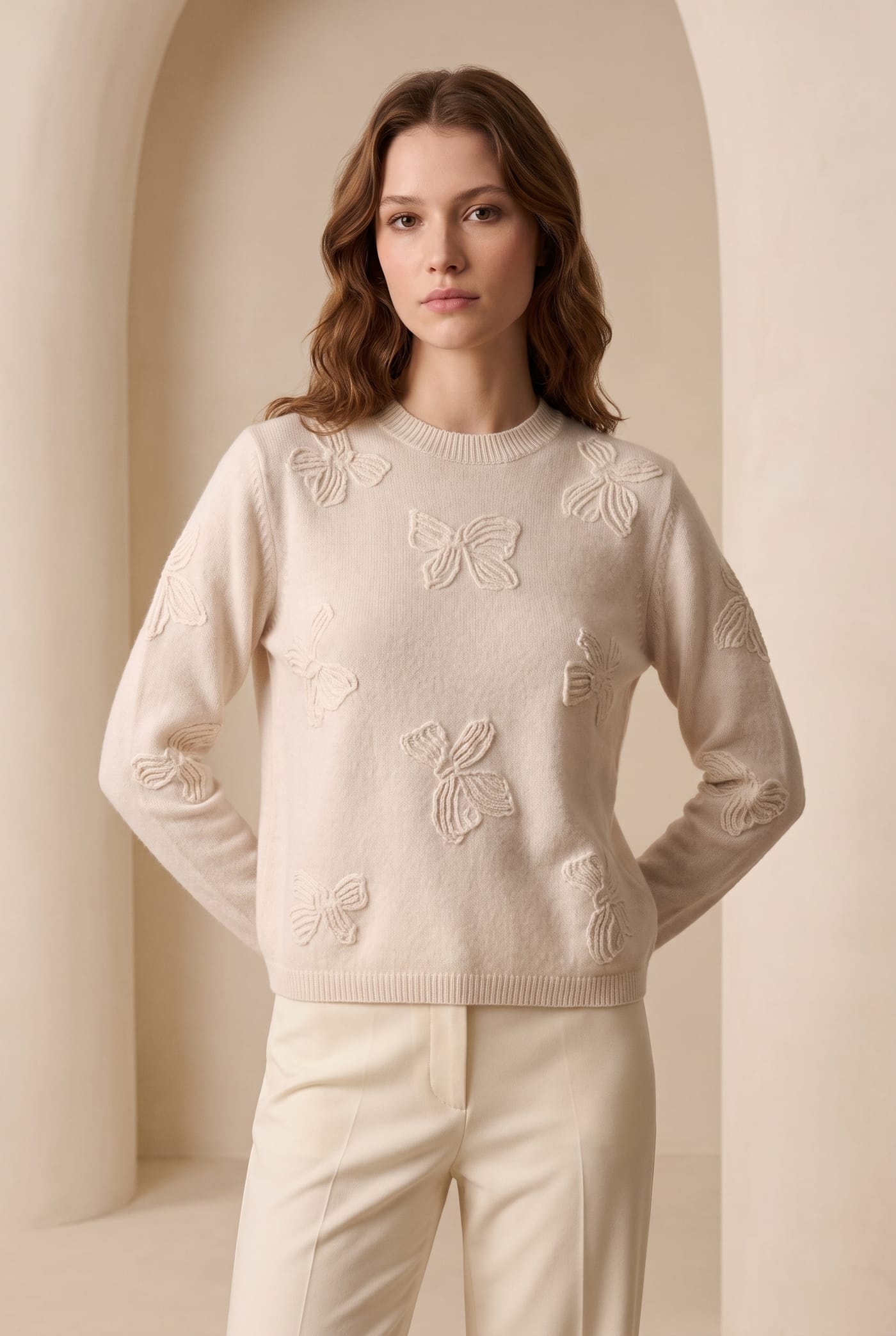 Style YRL568 bow-motif cashmere sweater in ivory, front